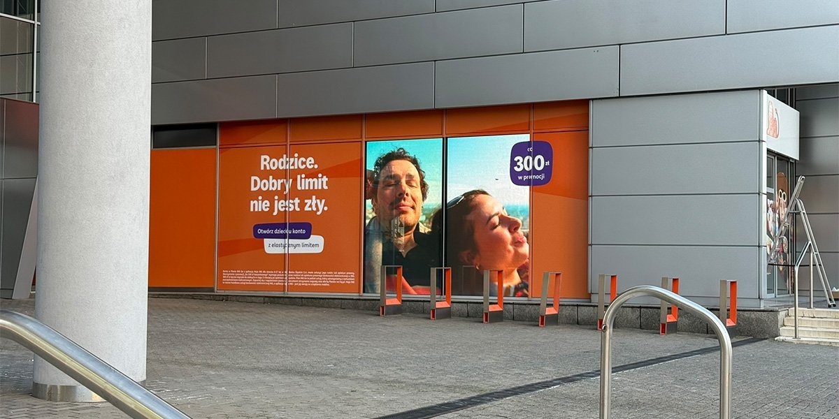 Transparentny ekran LED w Katowicach. Case study ING Banku Śląskiego - muxwave_ing_katowice_3.jpg