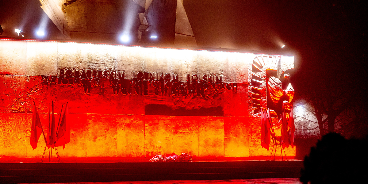 Pomnik Lotników Polskich - pomnik_lotnikow_polskich_warka_aktualnosci_prolight_4.png