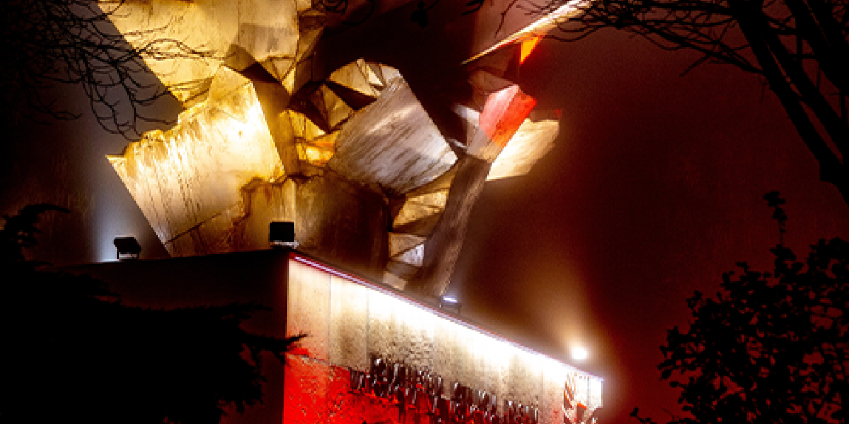 Pomnik Lotników Polskich - pomnik_lotnikow_polskich_warka_prolight.png